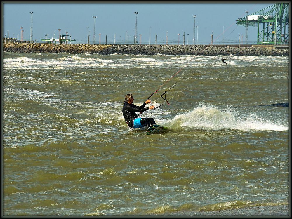 Kitesurfer...