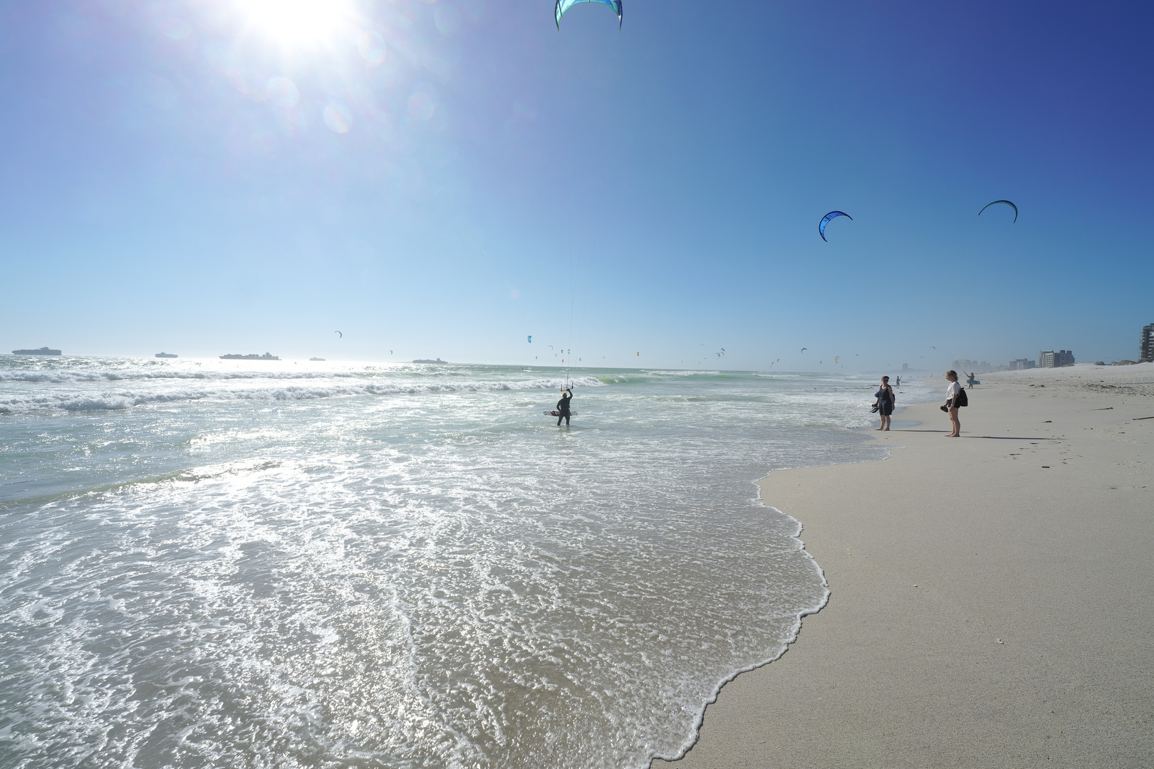 Kitesurfer am Bloubergstrand