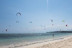 Kitesurfer am Bulabog Beach in Boracay