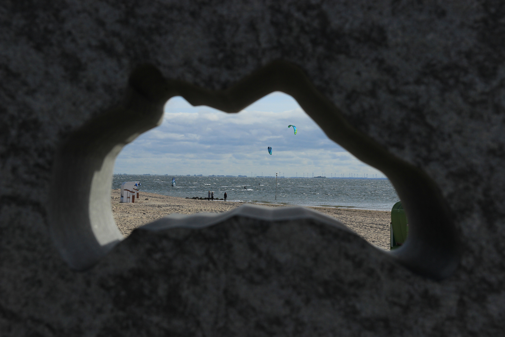 Kitesurfer durch Langeneß