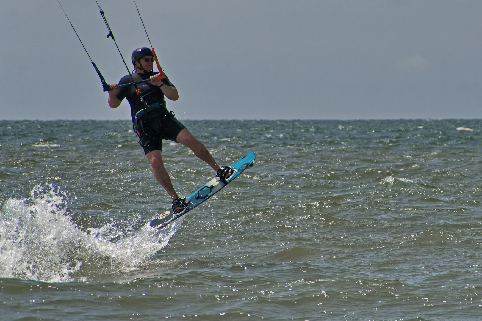 Kitesurfer hebt ab