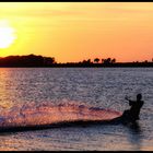 Kitesurfer im Sonnenlicht