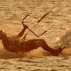 Kitesurfer im Sonnenuntergang