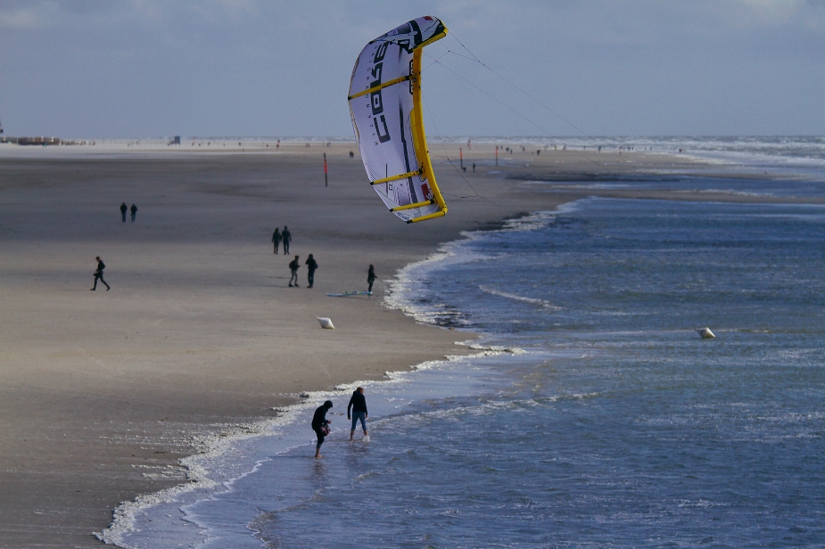 Kitesurfer in der Kurve