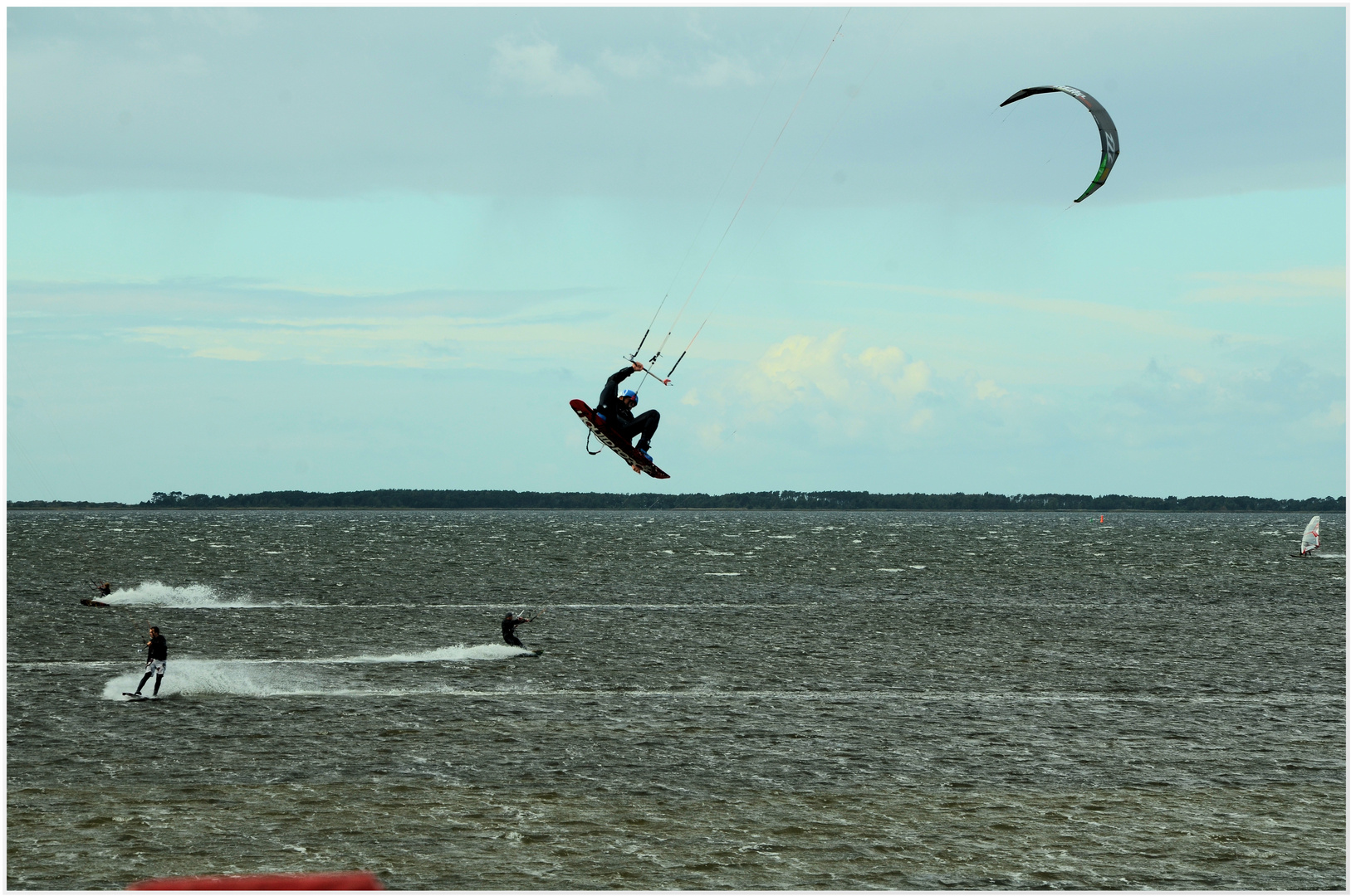 Kitesurfer vor Ummanz