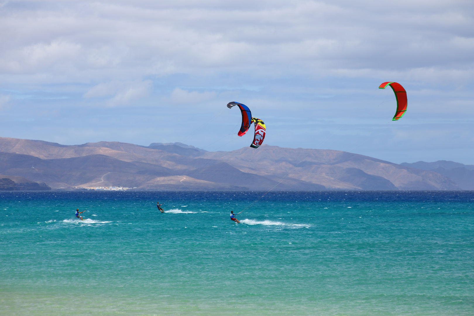 - Kitesurfers -