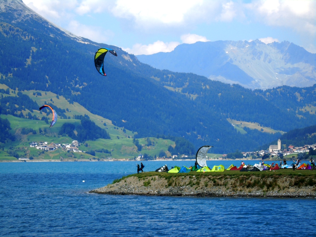 Kitesurfing