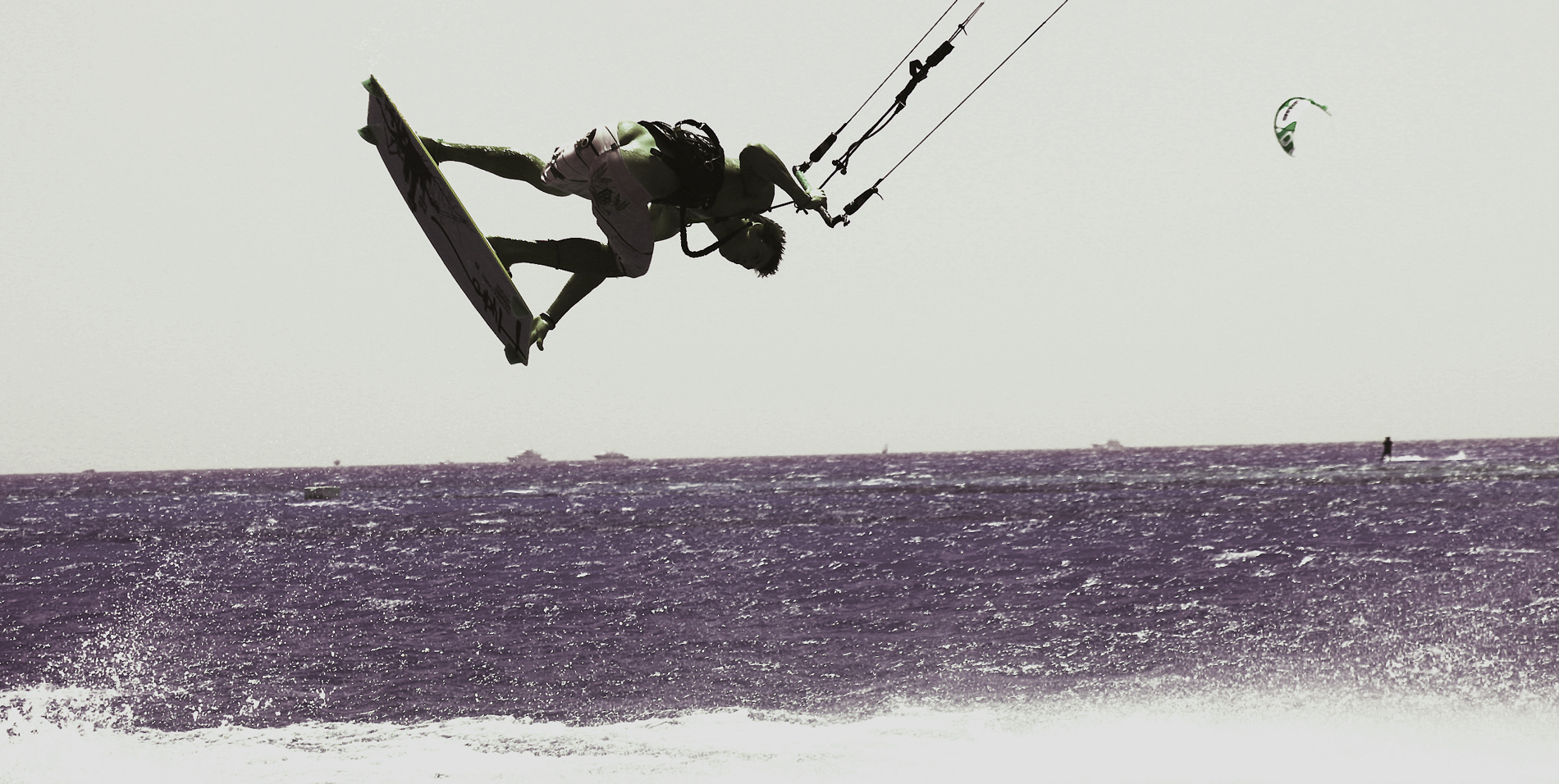 KITESURFING