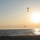 kitesurfing im Sonnenuntergang