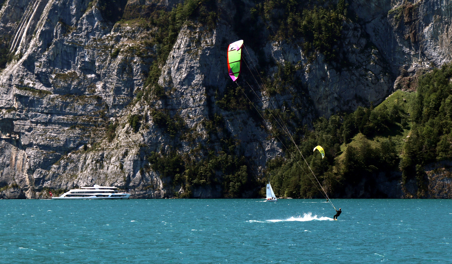 Kitesurfing im Urnersee