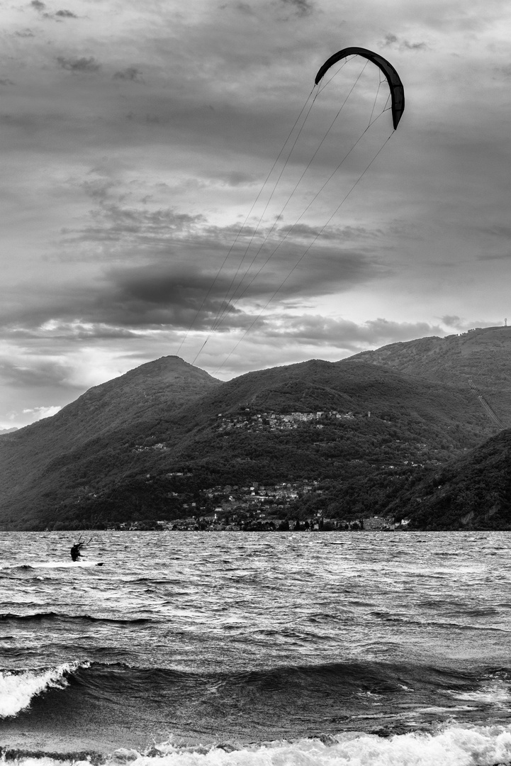 Kitesurfing sul lago