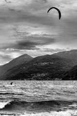 Kitesurfing sul lago