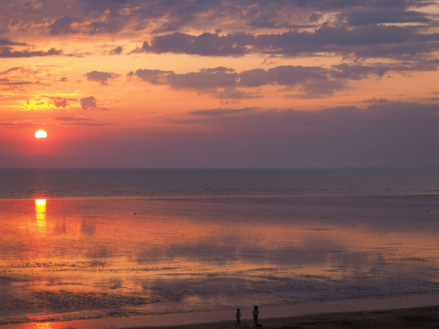 Kitschig und wunderschön: Sonne, Wolken und das Meer