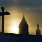 Kitzbühel bei Sonnenaufgang im Nebel