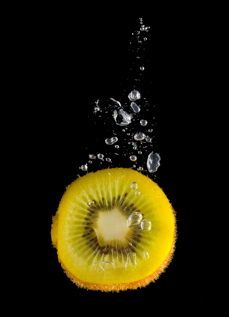 Kiwi im Wasser 1