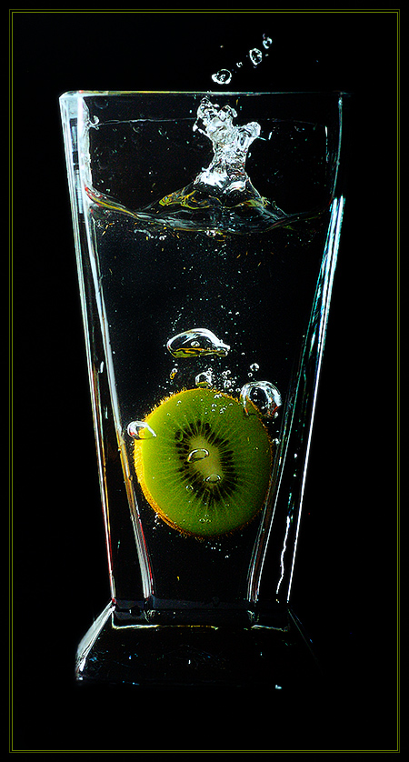 Kiwi im Wasserglas