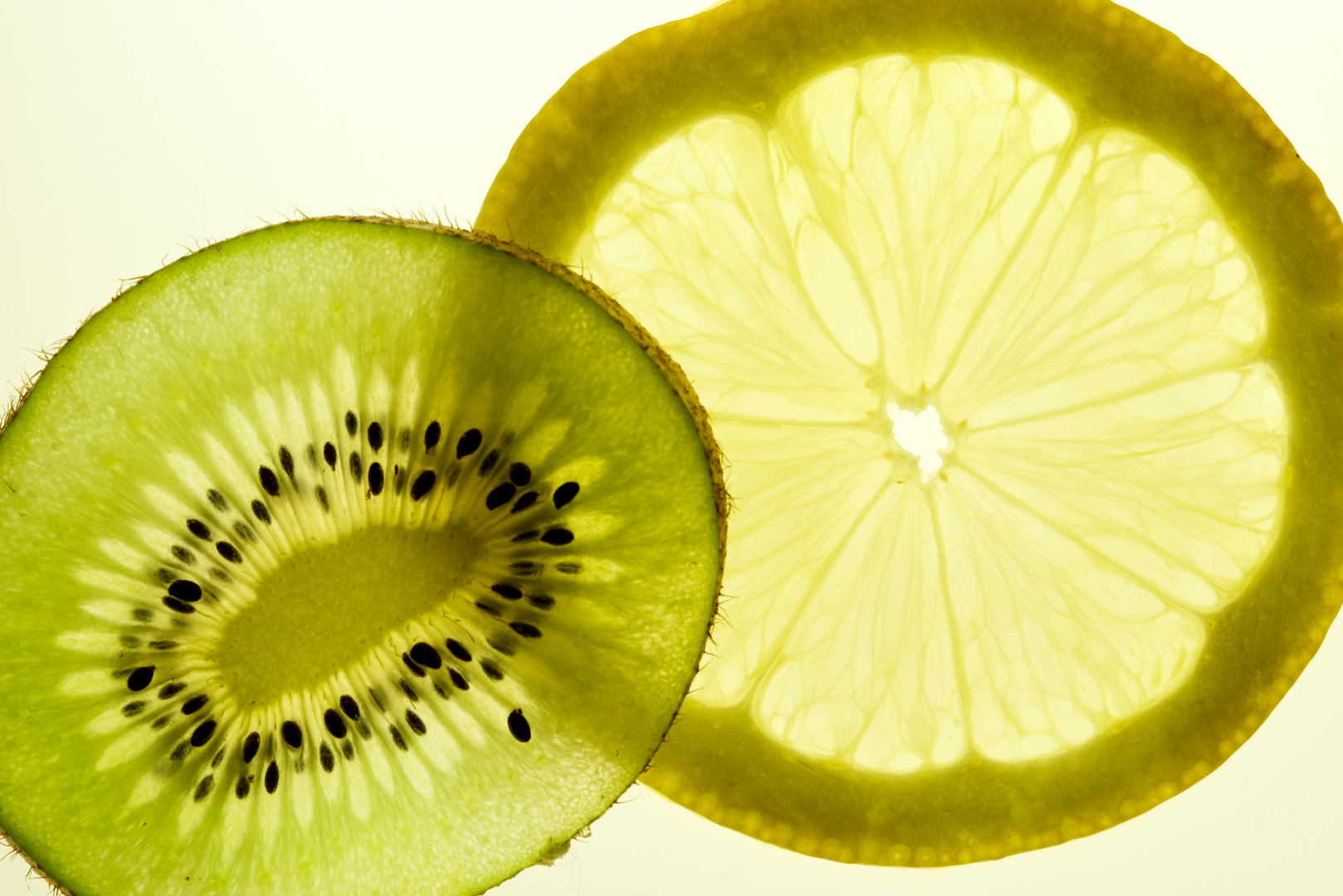 Kiwi mit Zitrone