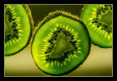 Kiwi slices