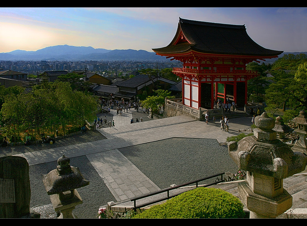 Kiyomizu Nioumon, Kyoto, Japan