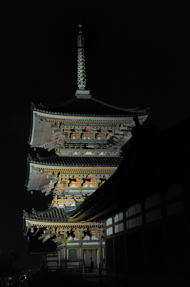 Kiyumizu-dera by night