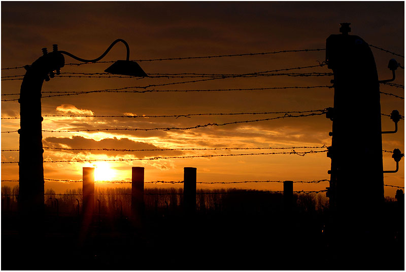 KL Birkenau bei Sonnenuntergang