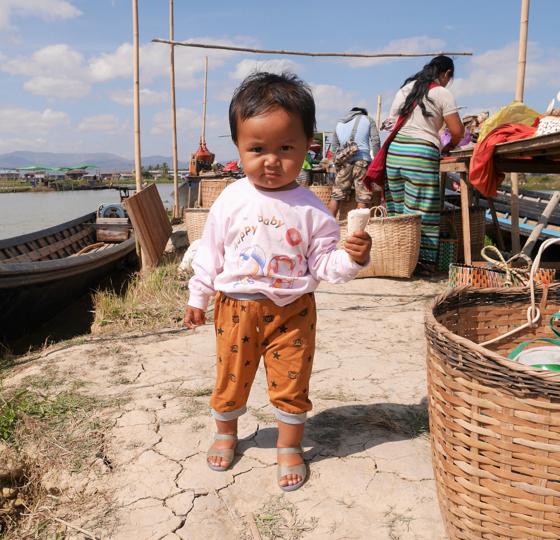 Kl. Junge am Inle-See