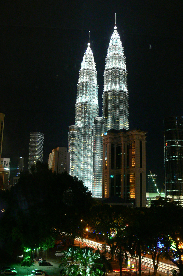KL-Towers by night