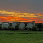 Klärwerk Bülk in der Abenddämmerung