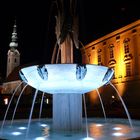 Klagenfurt bei Nacht - Kiki Kogelnik Brunnen