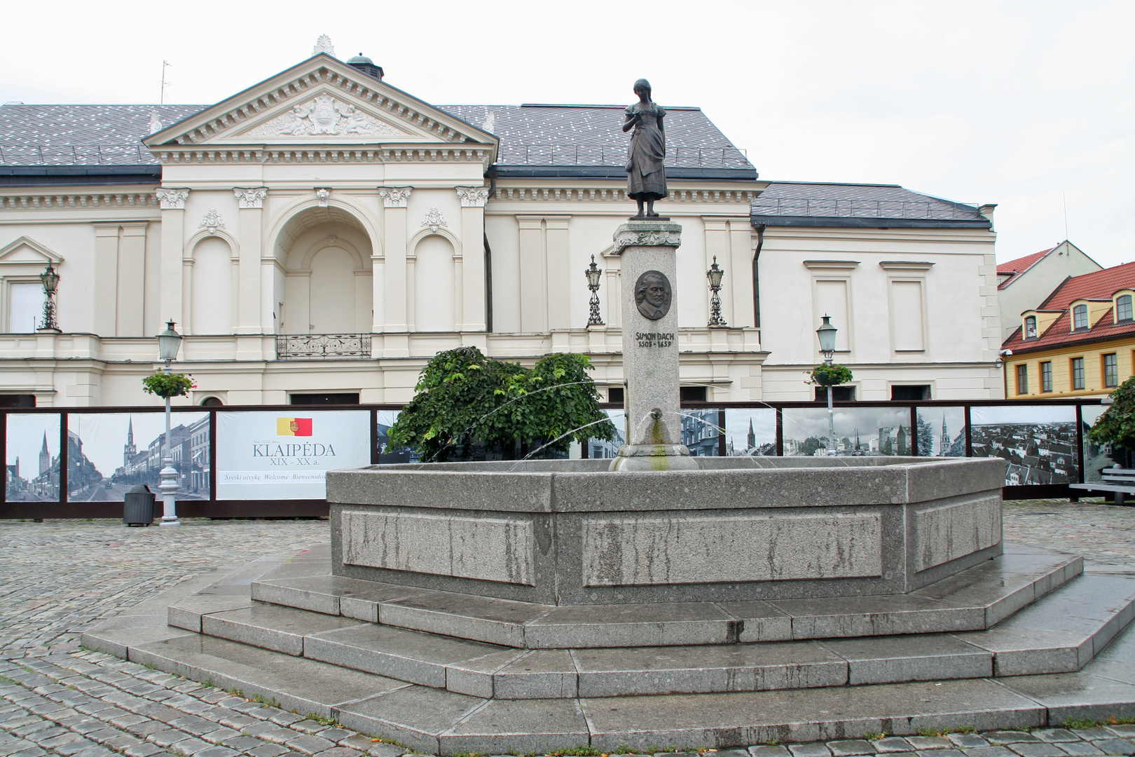 Klaipeda: der Simon - Dach - Brunnen mit dem Ännchen von Tharau