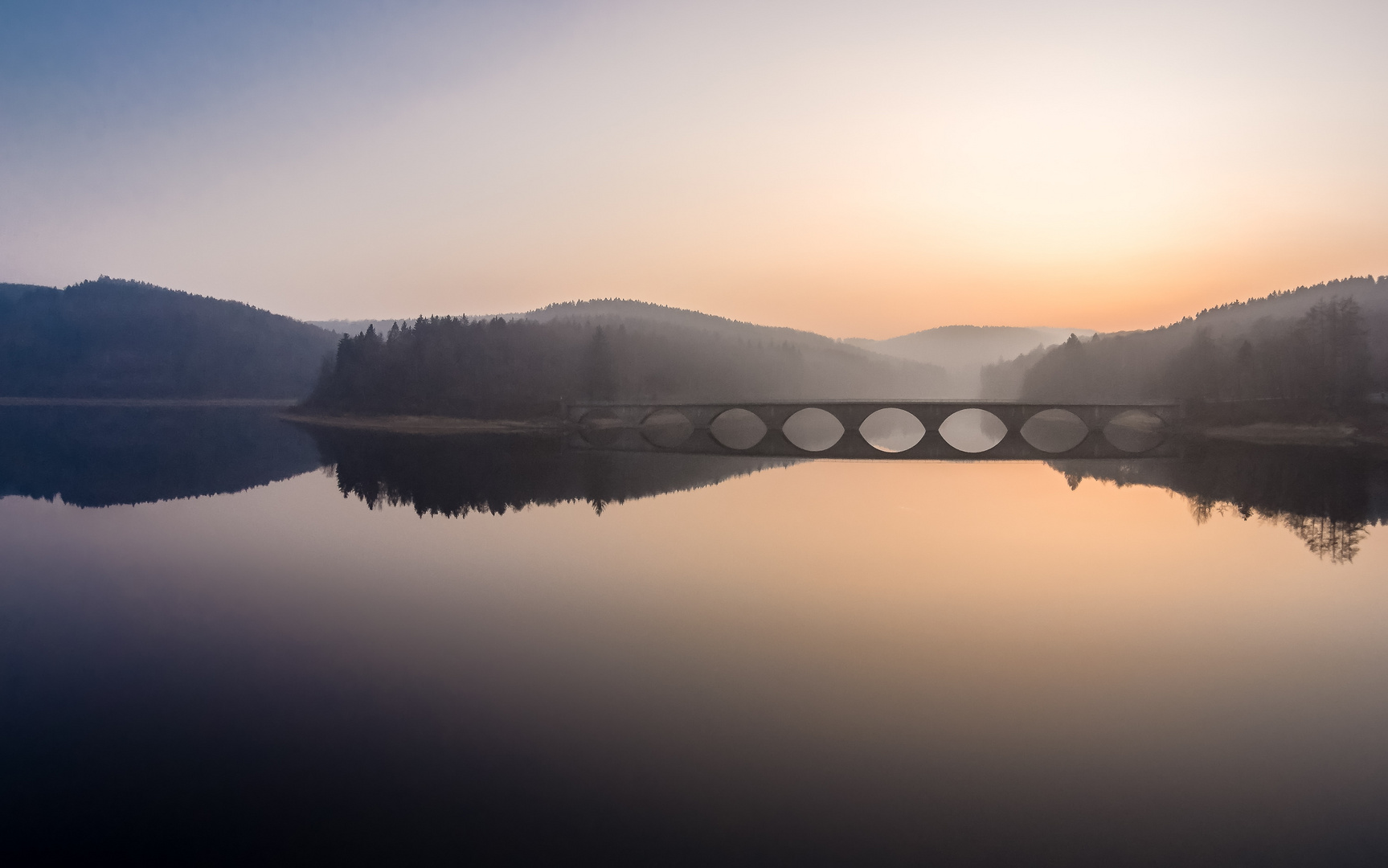 Klamer Brücke im Sonnenuntergang