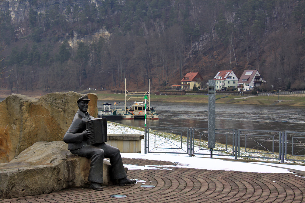 Klangterrasse bei Rathen am Elbufer