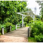 Klappbrücke im Park