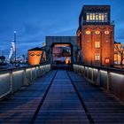 Klappbrücke und Maschinenhaus am neuen Hafen