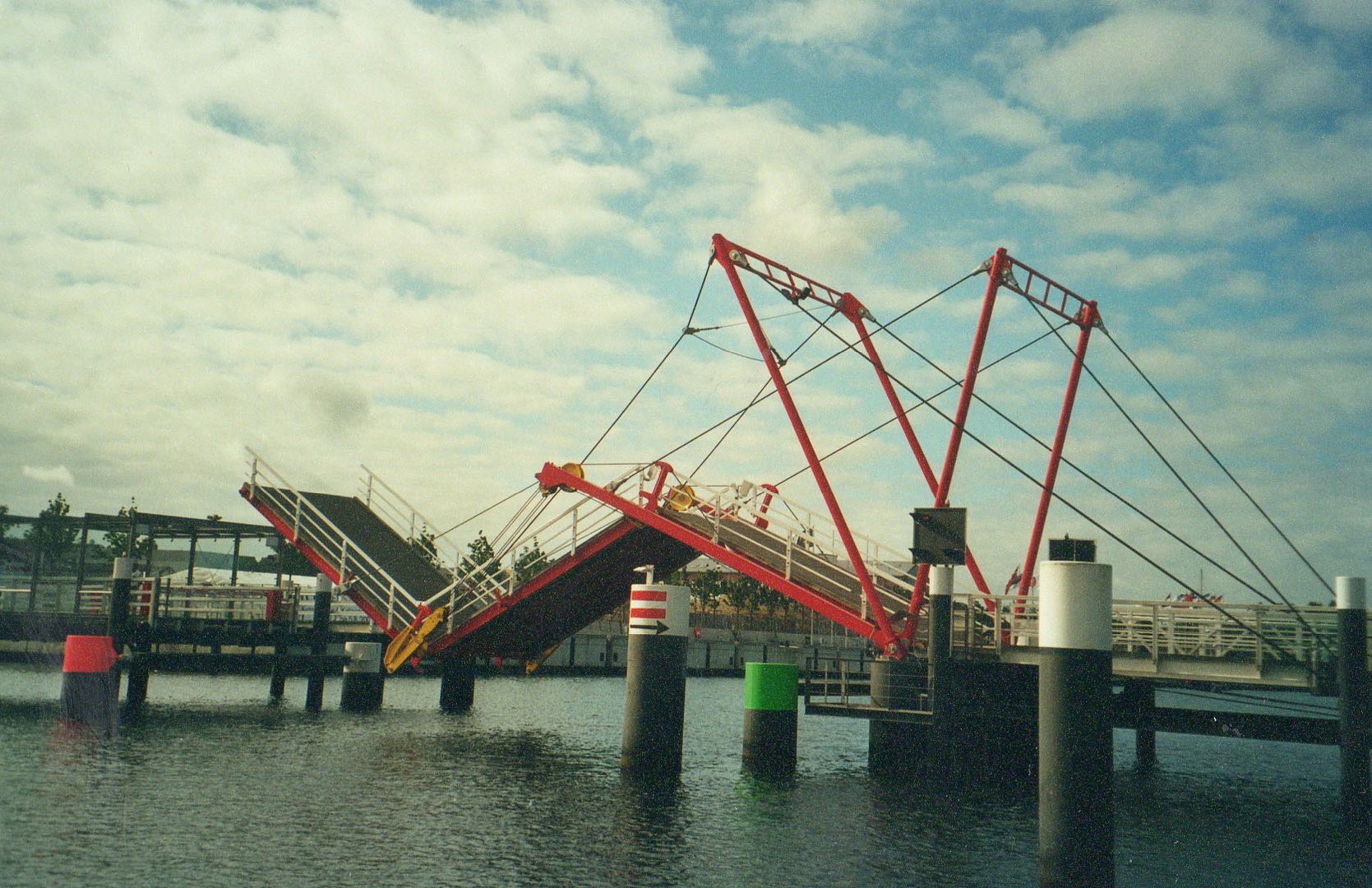 Klappbrücke vor dem Kieler Bahnhof