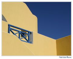 Klare Linien und blauer Himmel