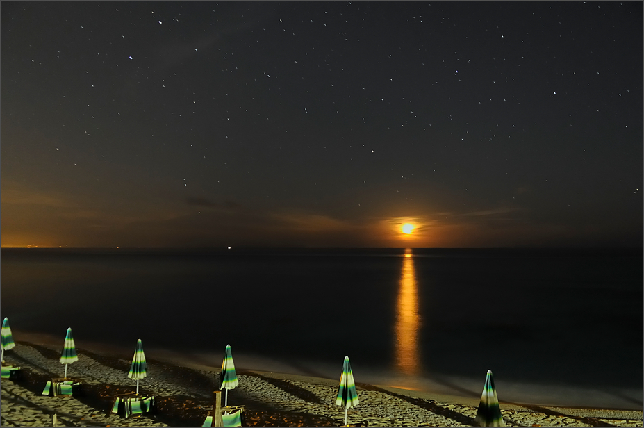 Klarer Sternenhimmel Und Mondlicht Foto Bild Landschaft Naturlandschaft Bei Nacht Kalabrien Bilder Auf Fotocommunity