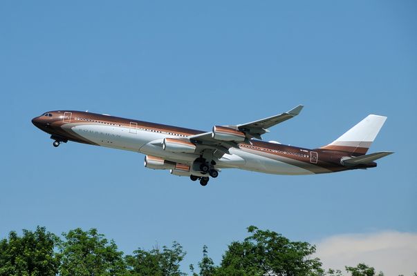 Klaret Aviation  Airbus A340-313X  M-IABU 