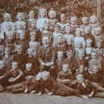 Klassenfoto meiner Mutter von 1909