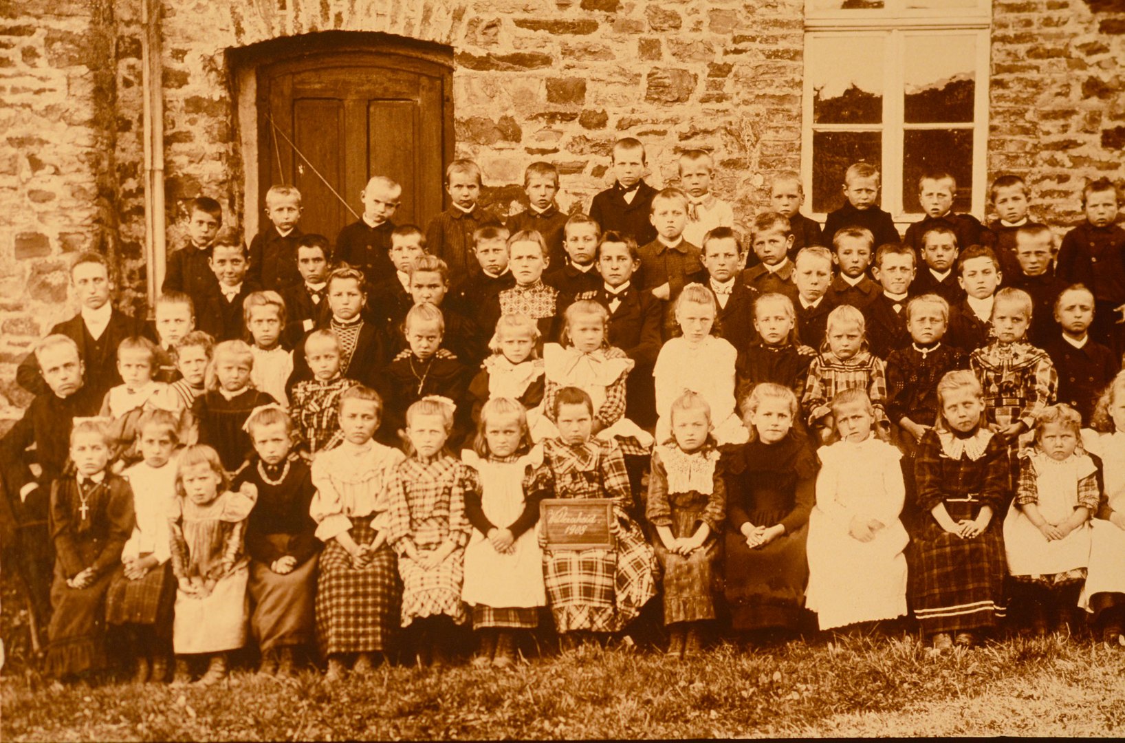 Klassenfoto von 1908 aus der Eifel