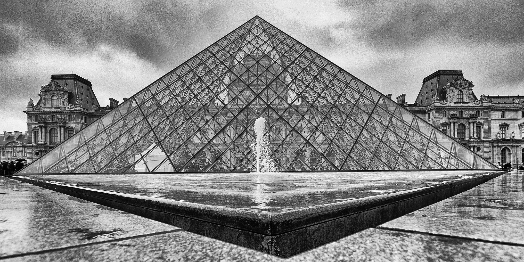 Klassiker: Pyramide am Louvre