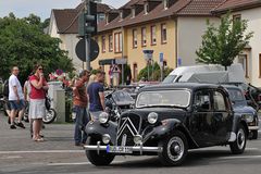 Klassikertreffen: Citroen 11 CV – elegant um die Kurve