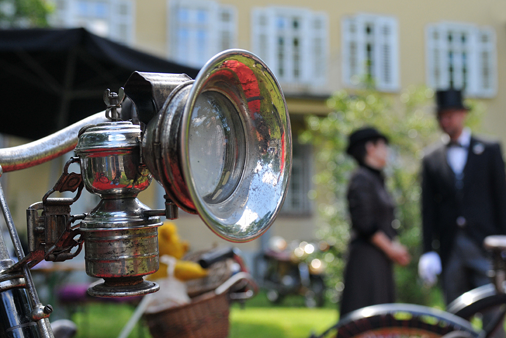 Klassikertreffen: Fahrradlampe mit Hintergründen