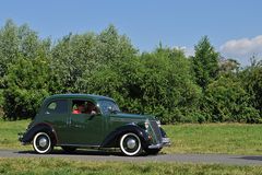 Klassikertreffen: Fiat 1100 – Grün im Grünen