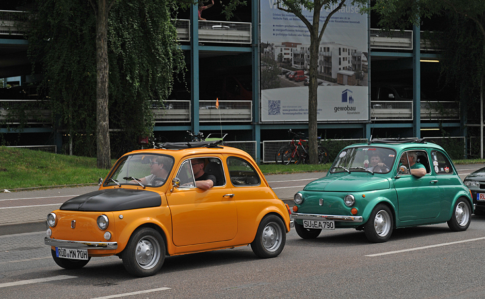 Klassikertreffen: Fiat 500 – Orange und Grün