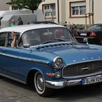 Klassikertreffen: Opel Kapitän – blaue Eleganz