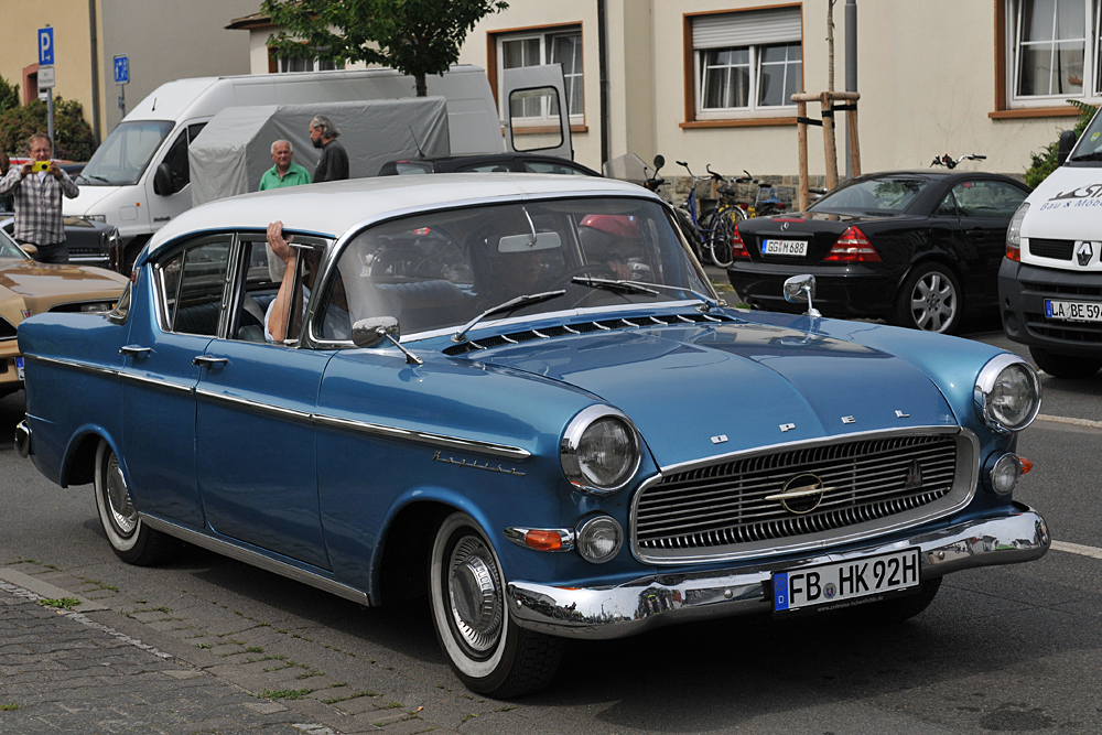 Klassikertreffen: Opel Kapitän – blaue Eleganz