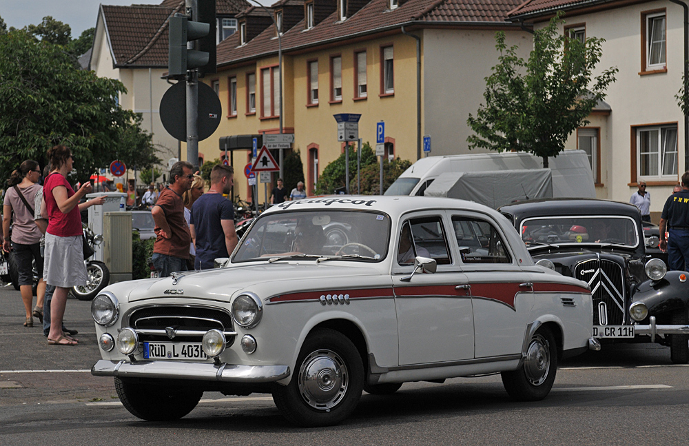 Klassikertreffen: Peugeot 403 – flott um die Ecke