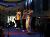 Klassikrapper Thassilo und Freunde mit dem Exklusivsong für Haiti auf der Bühne in Dahme