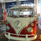 Klassikstadt: VW – Bus rotweiß 01